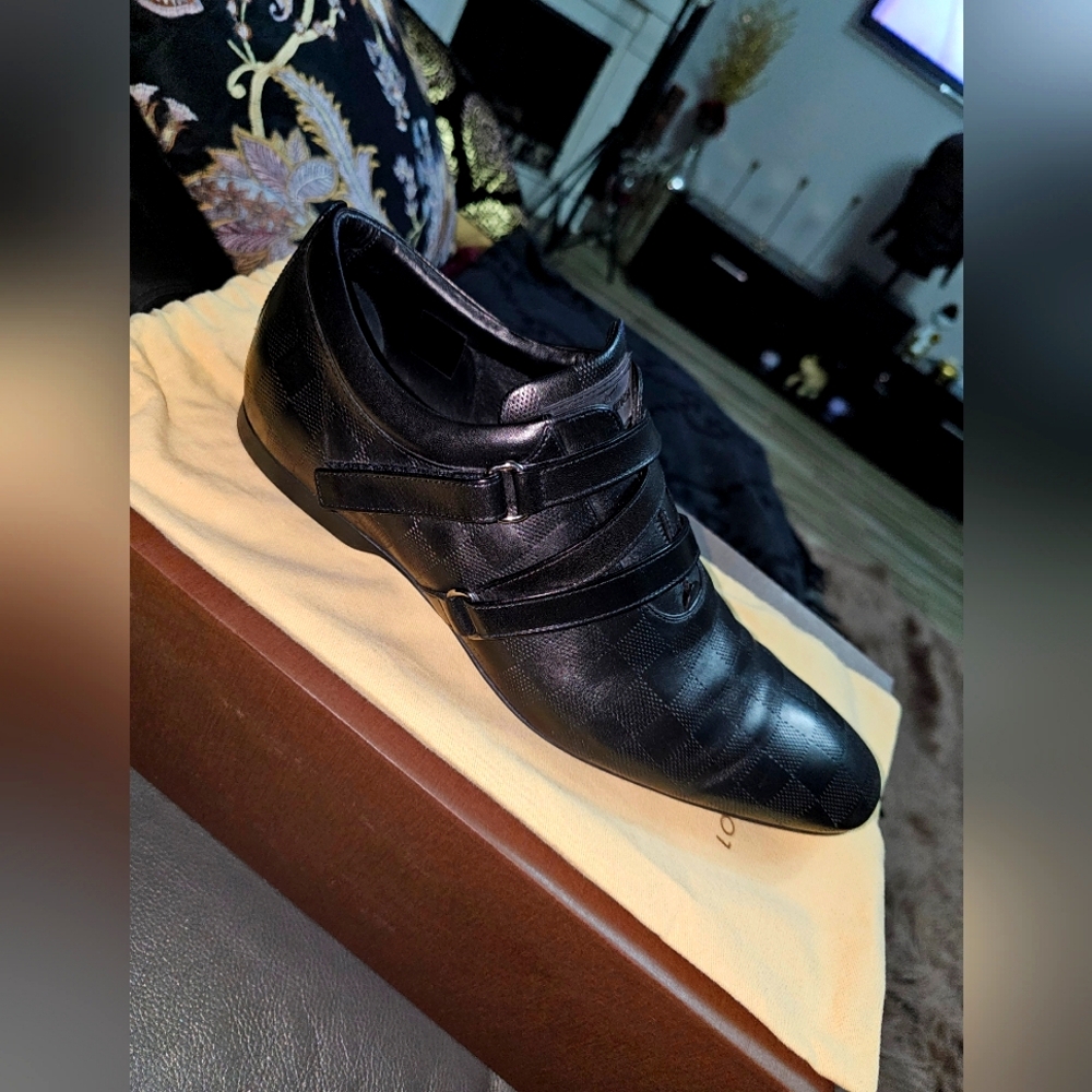 Louis Vuitton Mens Black LV Logo Size 9 Trinidad Shoes Derby Leather